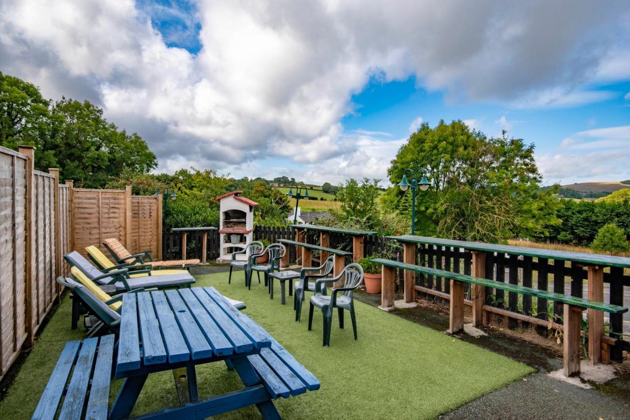Welsh Row House Apartment Llandegla ภายนอก รูปภาพ