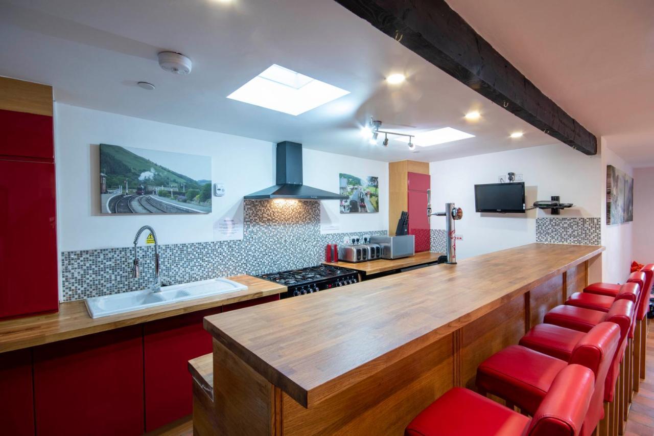 Welsh Row House Apartment Llandegla ภายนอก รูปภาพ