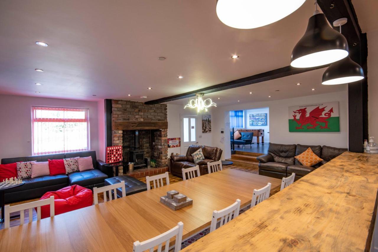 Welsh Row House Apartment Llandegla ภายนอก รูปภาพ