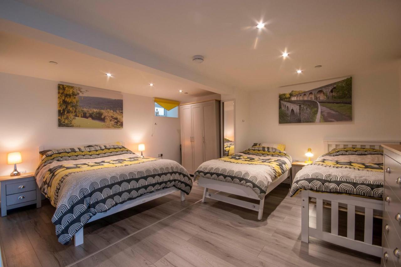 Welsh Row House Apartment Llandegla ภายนอก รูปภาพ