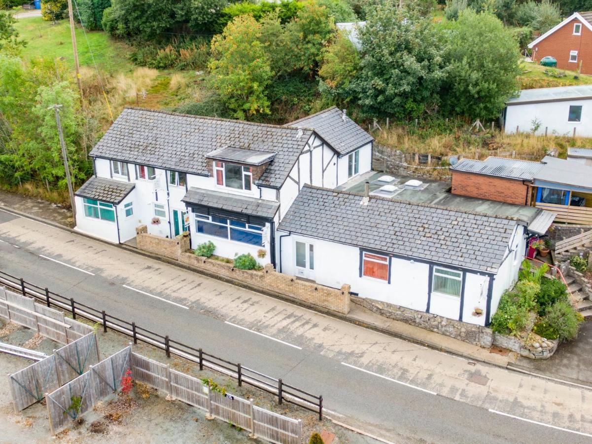 Welsh Row House Apartment Llandegla ภายนอก รูปภาพ