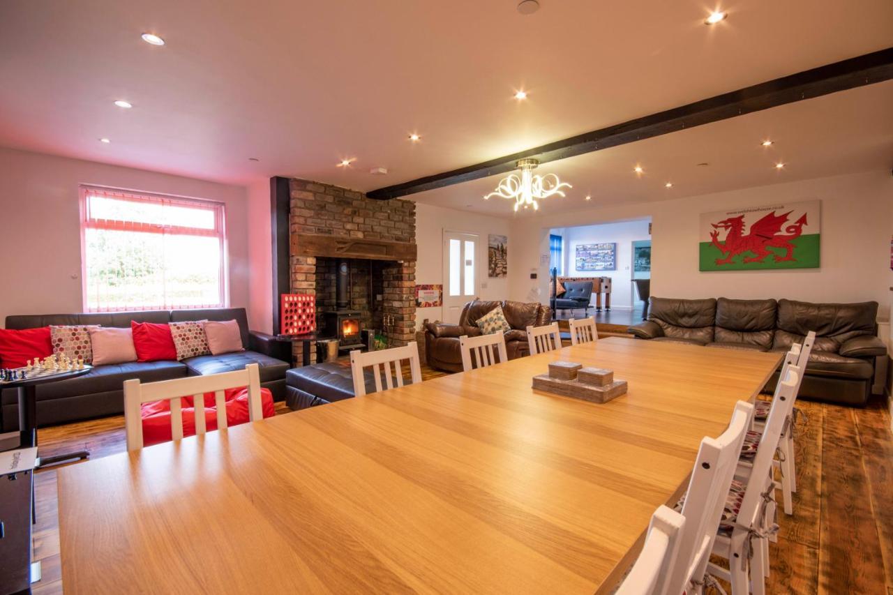 Welsh Row House Apartment Llandegla ภายนอก รูปภาพ