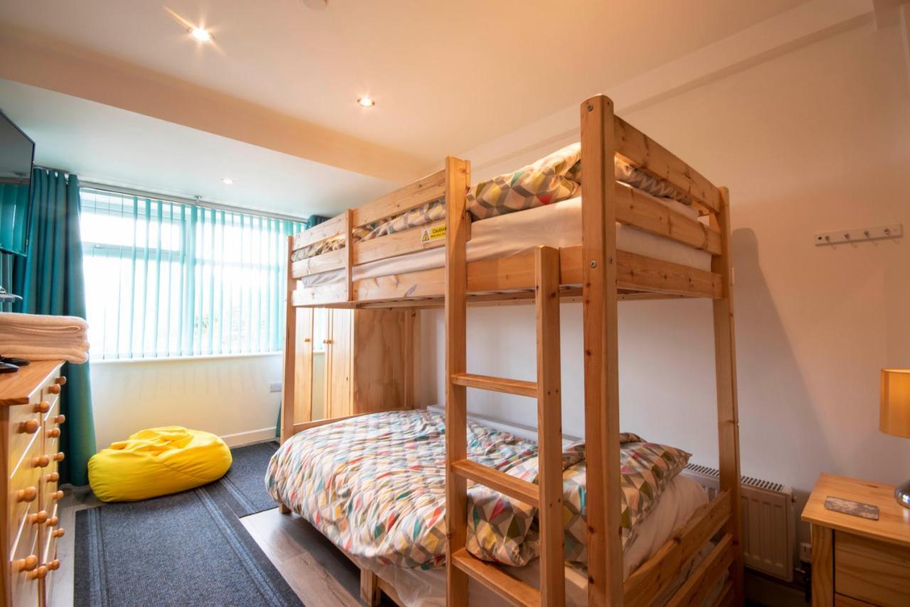 Welsh Row House Apartment Llandegla ภายนอก รูปภาพ