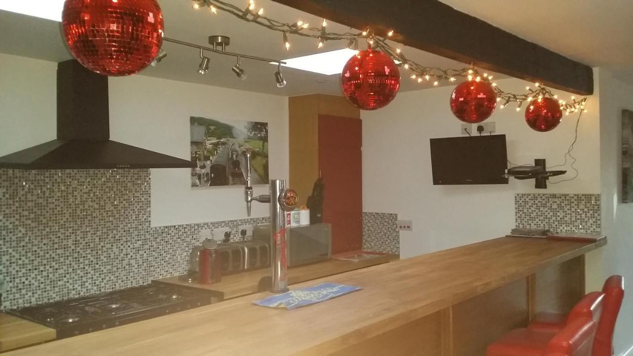 Welsh Row House Apartment Llandegla ภายนอก รูปภาพ