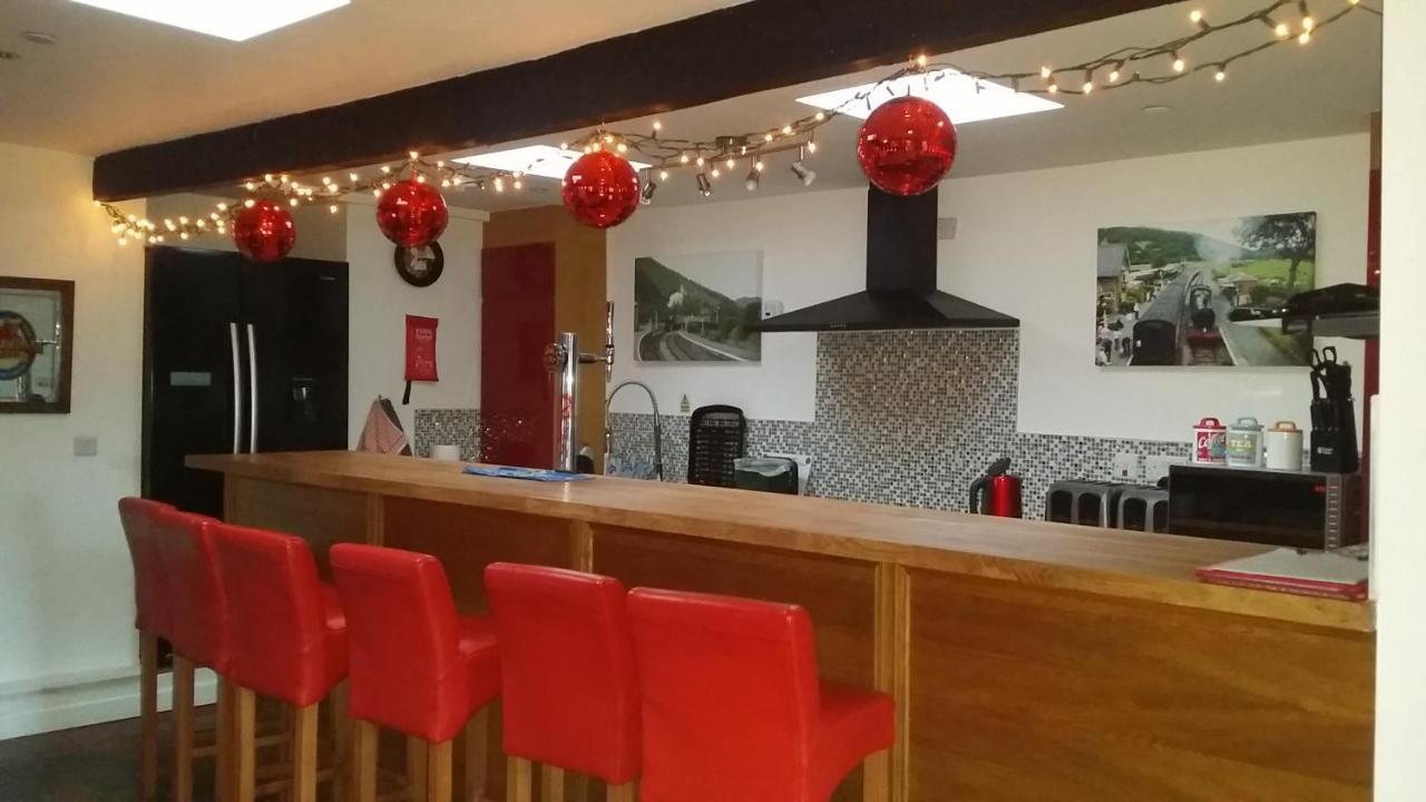 Welsh Row House Apartment Llandegla ภายนอก รูปภาพ