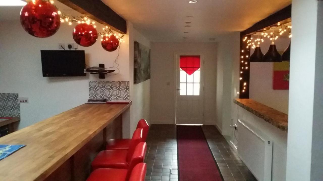 Welsh Row House Apartment Llandegla ภายนอก รูปภาพ