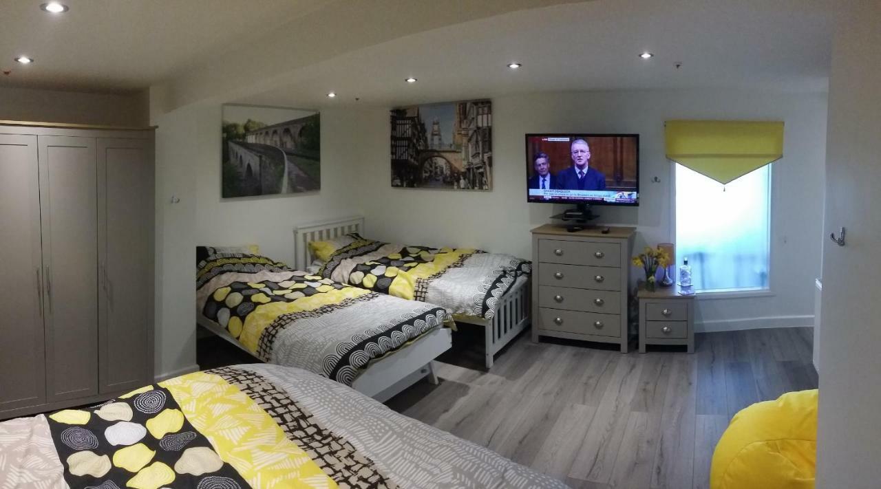 Welsh Row House Apartment Llandegla ภายนอก รูปภาพ
