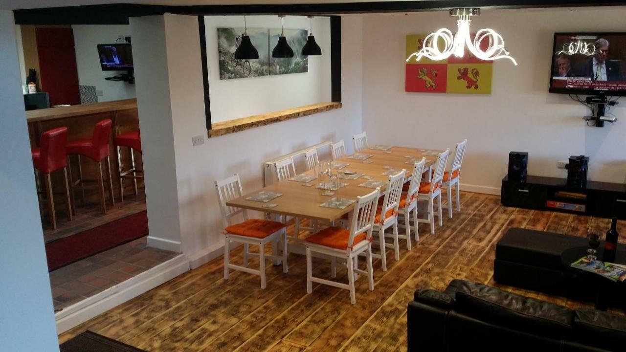 Welsh Row House Apartment Llandegla ภายนอก รูปภาพ