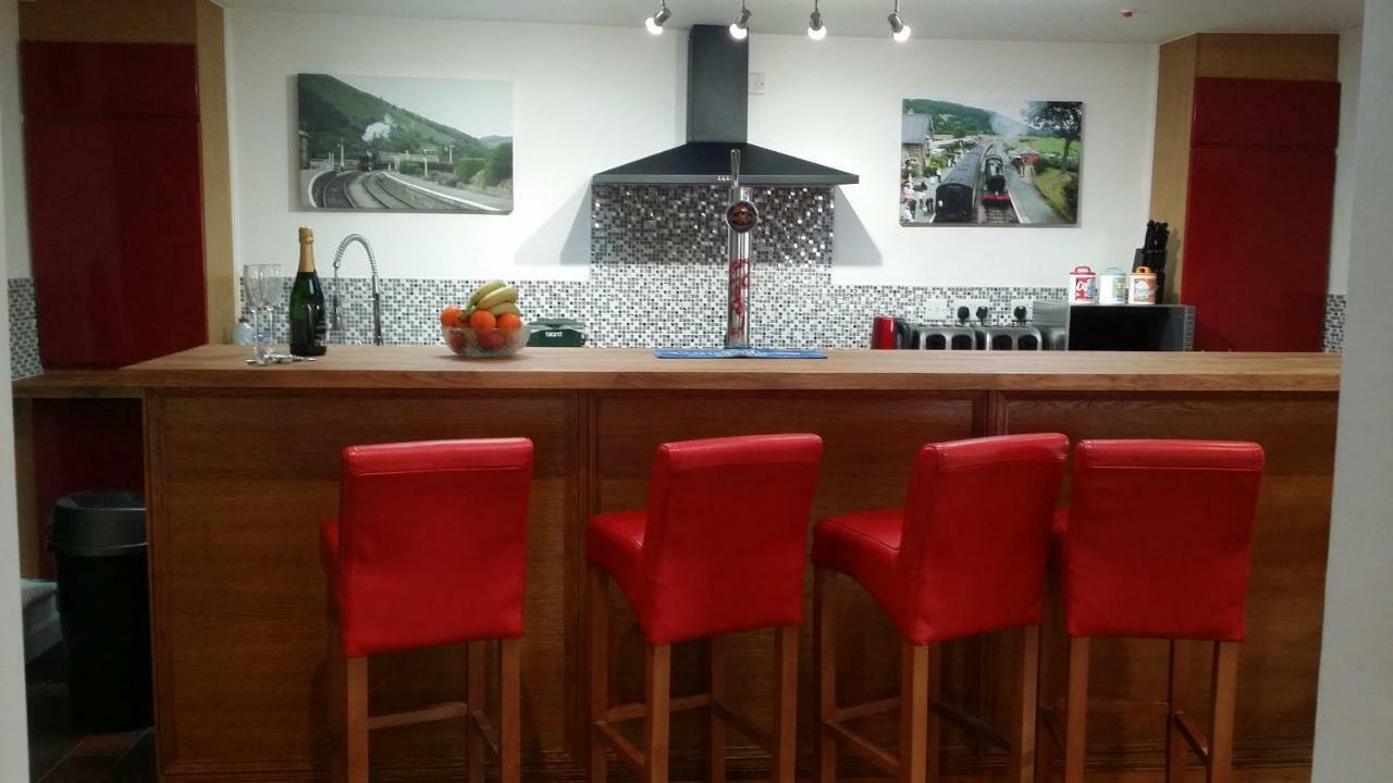 Welsh Row House Apartment Llandegla ภายนอก รูปภาพ