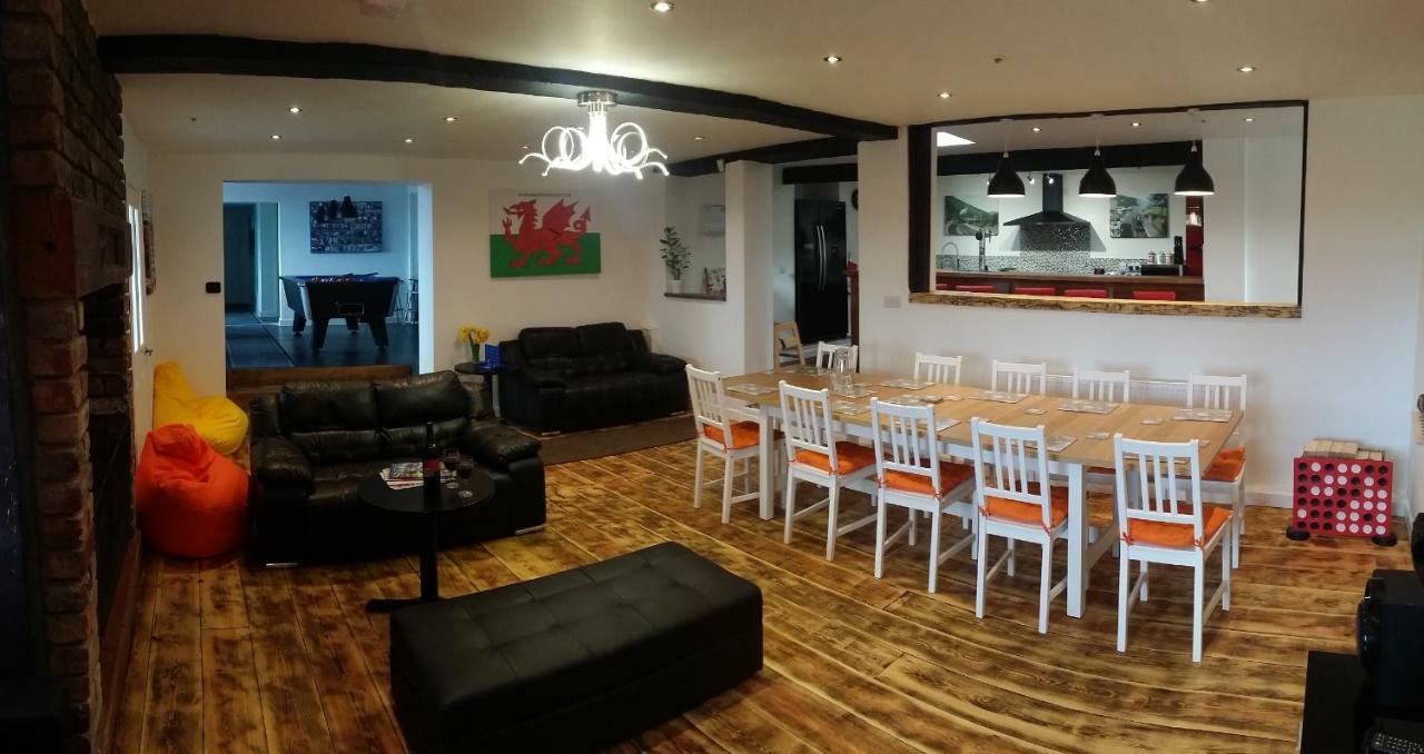 Welsh Row House Apartment Llandegla ภายนอก รูปภาพ