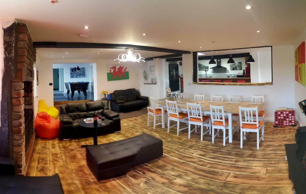 Welsh Row House Apartment Llandegla ภายนอก รูปภาพ