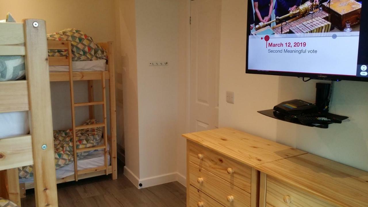 Welsh Row House Apartment Llandegla ภายนอก รูปภาพ