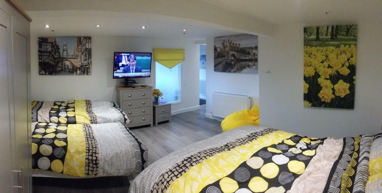 Welsh Row House Apartment Llandegla ภายนอก รูปภาพ