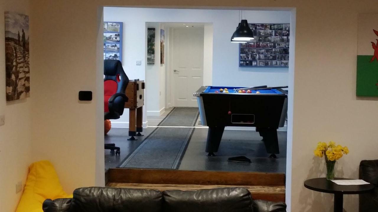 Welsh Row House Apartment Llandegla ภายนอก รูปภาพ