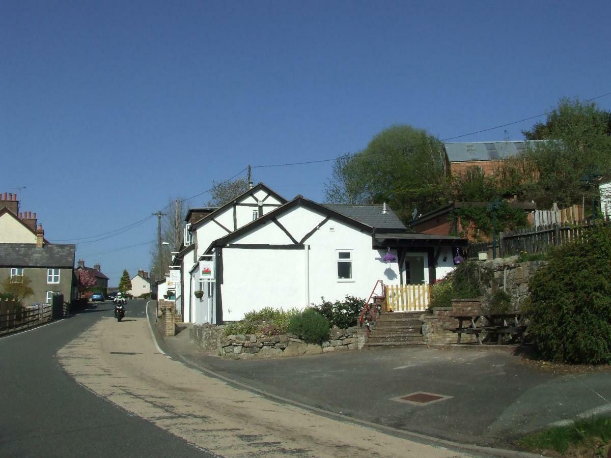 Welsh Row House Apartment Llandegla ภายนอก รูปภาพ