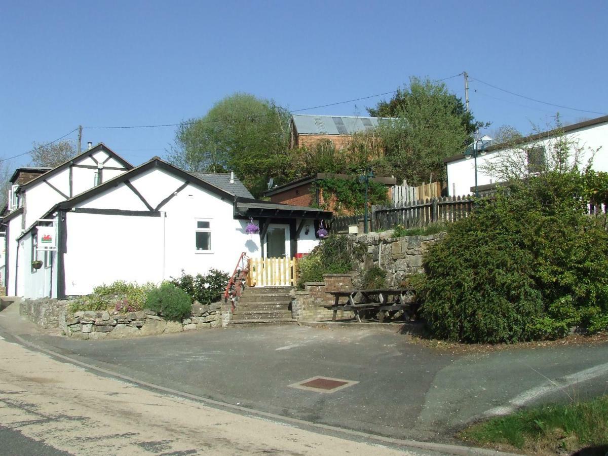 Welsh Row House Apartment Llandegla ภายนอก รูปภาพ