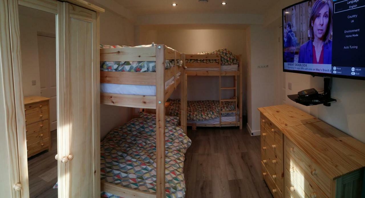 Welsh Row House Apartment Llandegla ภายนอก รูปภาพ