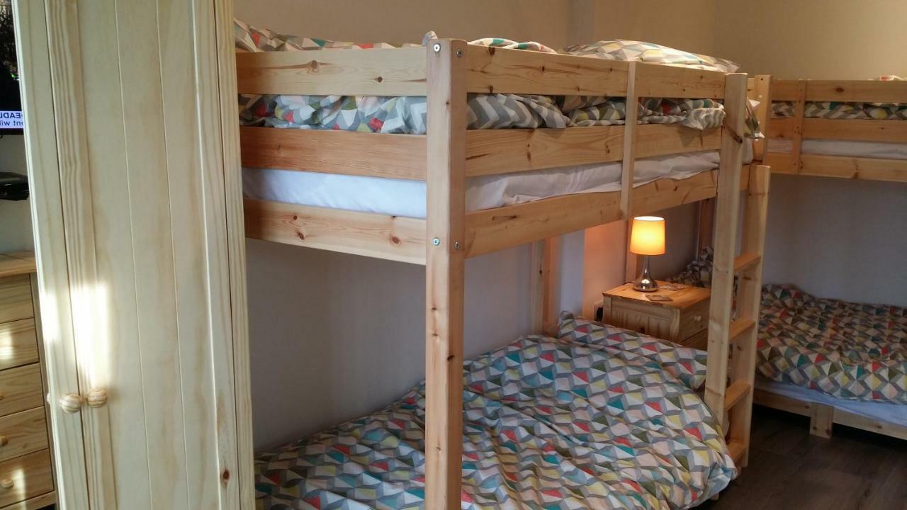 Welsh Row House Apartment Llandegla ภายนอก รูปภาพ